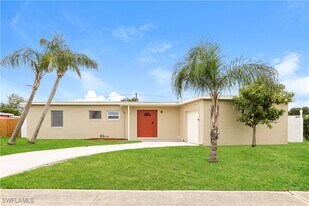 21621 Augusta Ave in Port Charlotte, FL - Building Photo