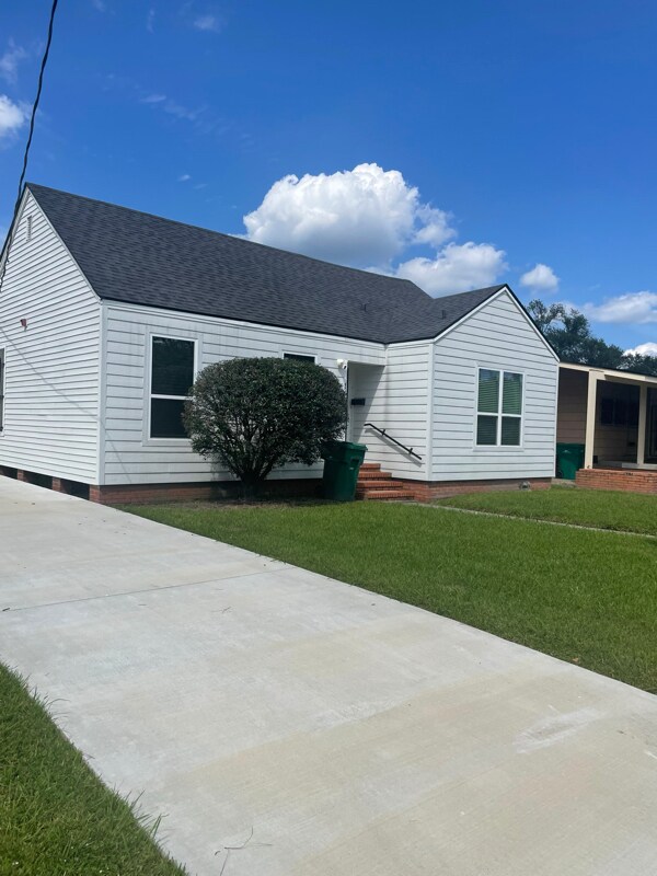 1406 W Park Ave in Orange, TX - Building Photo - Building Photo