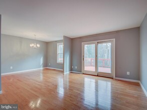 8203 Stationhouse Ct in Lorton, VA - Building Photo - Building Photo