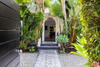 745 Laurel Ave in Los Angeles, CA - Building Photo - Building Photo