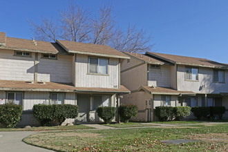 Peppertree Apartments in Coalinga, CA - Building Photo - Building Photo