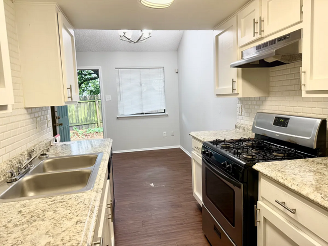 301 Villa Oaks Cir in Austin, TX - Building Photo - Building Photo