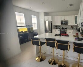 7414 NW 107 Ct in Doral, FL - Building Photo - Building Photo