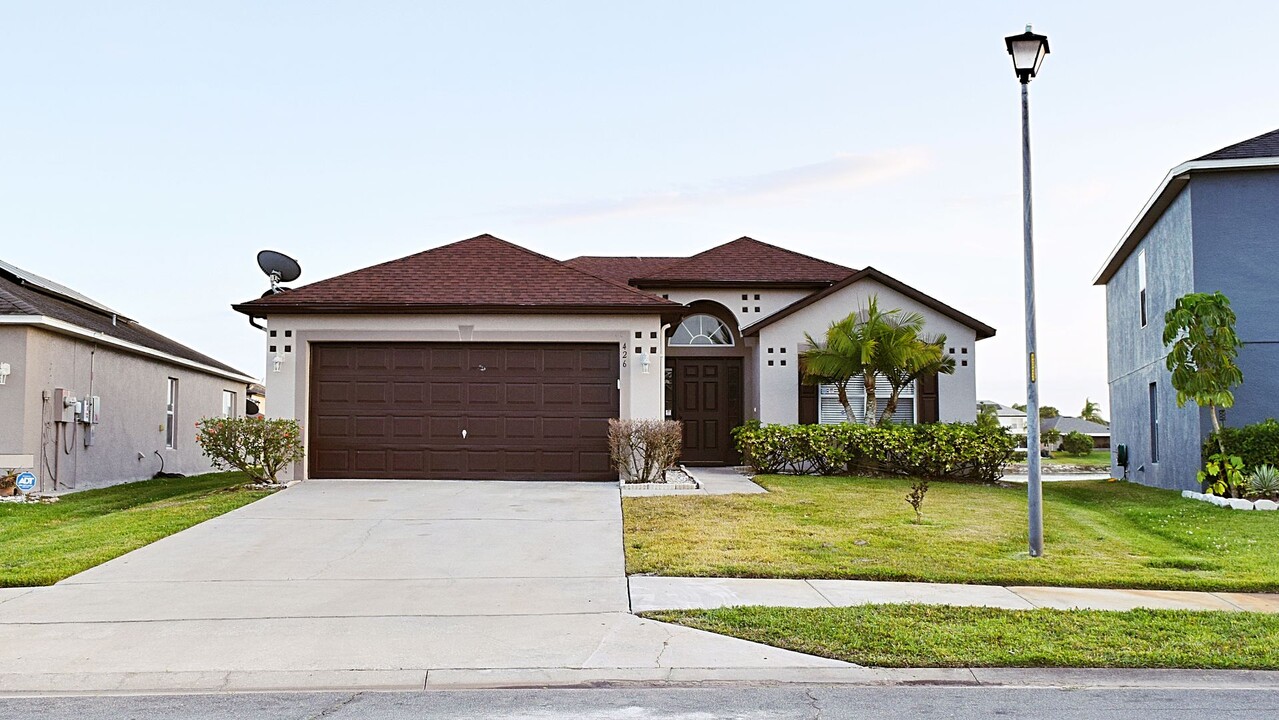 426 Fairfield Dr in Sanford, FL - Building Photo