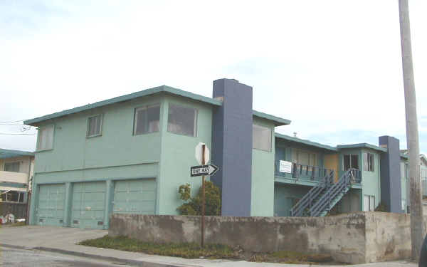 2061 Beach Blvd in Pacifica, CA - Building Photo - Building Photo