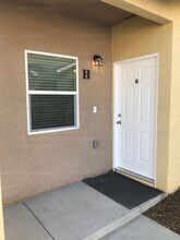 3267 Chester Ln in Bakersfield, CA - Building Photo - Building Photo