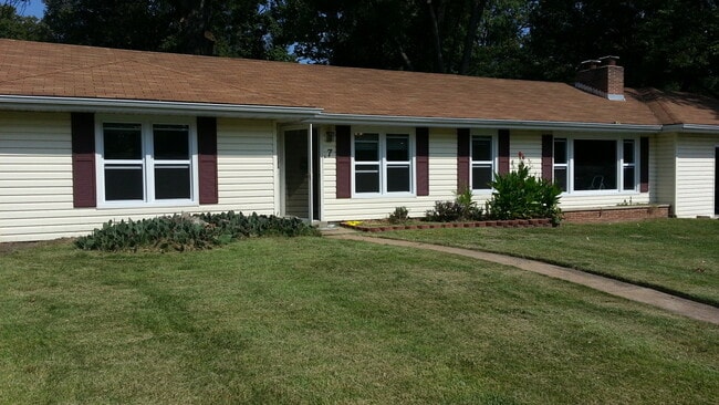 7 Orchard Dr in Florissant, MO - Building Photo - Building Photo