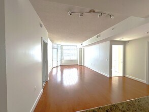 3650 S Glebe Rd, Unit 742 in Arlington, VA - Foto de edificio - Building Photo