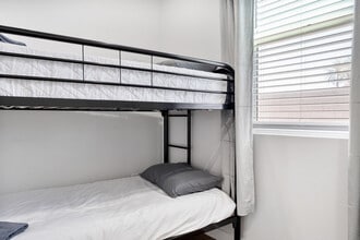 275 Gateway Dr in Phoenix, AZ - Building Photo - Building Photo