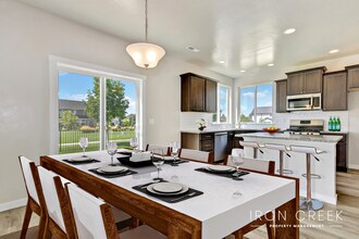 2549 E Windrose St in Eagle, ID - Building Photo - Building Photo