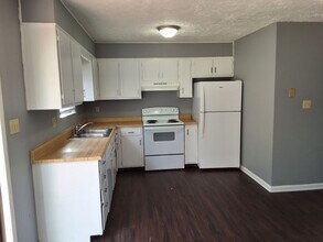 1221 Clear Ridge Ln in Radcliff, KY - Building Photo - Building Photo