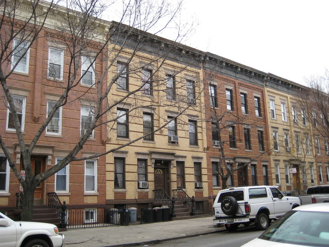 17-15 Madison St in Flushing, NY - Building Photo - Building Photo