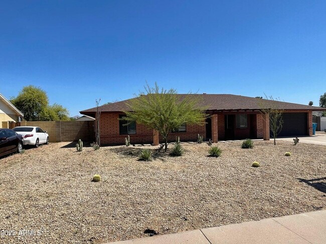 13243 North 47th Pl in Phoenix, AZ - Building Photo - Building Photo