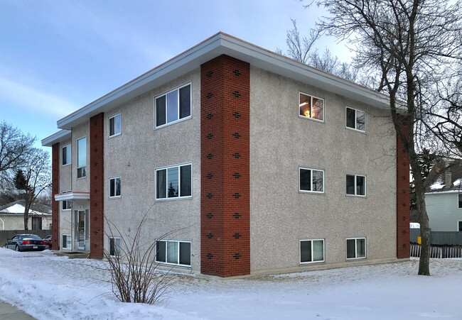 9015 95 Av NW in Edmonton, AB - Building Photo - Primary Photo