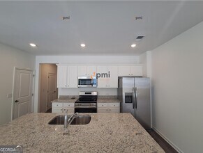 220 Kenoot Dr in Mcdonough, GA - Building Photo - Building Photo