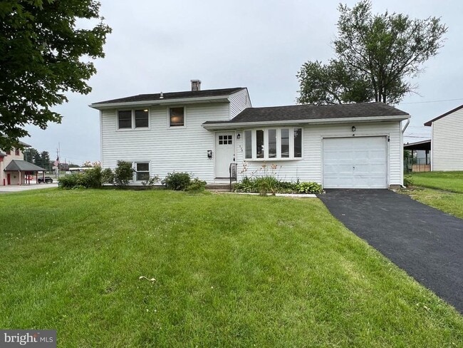 property at 2945 Windsor Dr