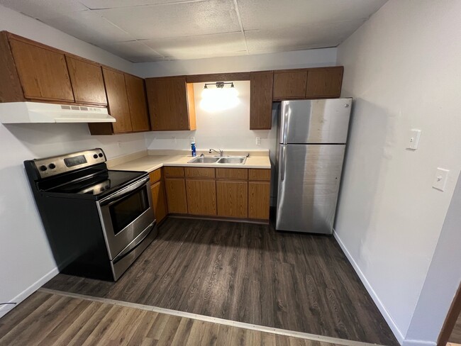 109 E Main St, Unit 3 in Durand, IL - Foto de edificio - Building Photo