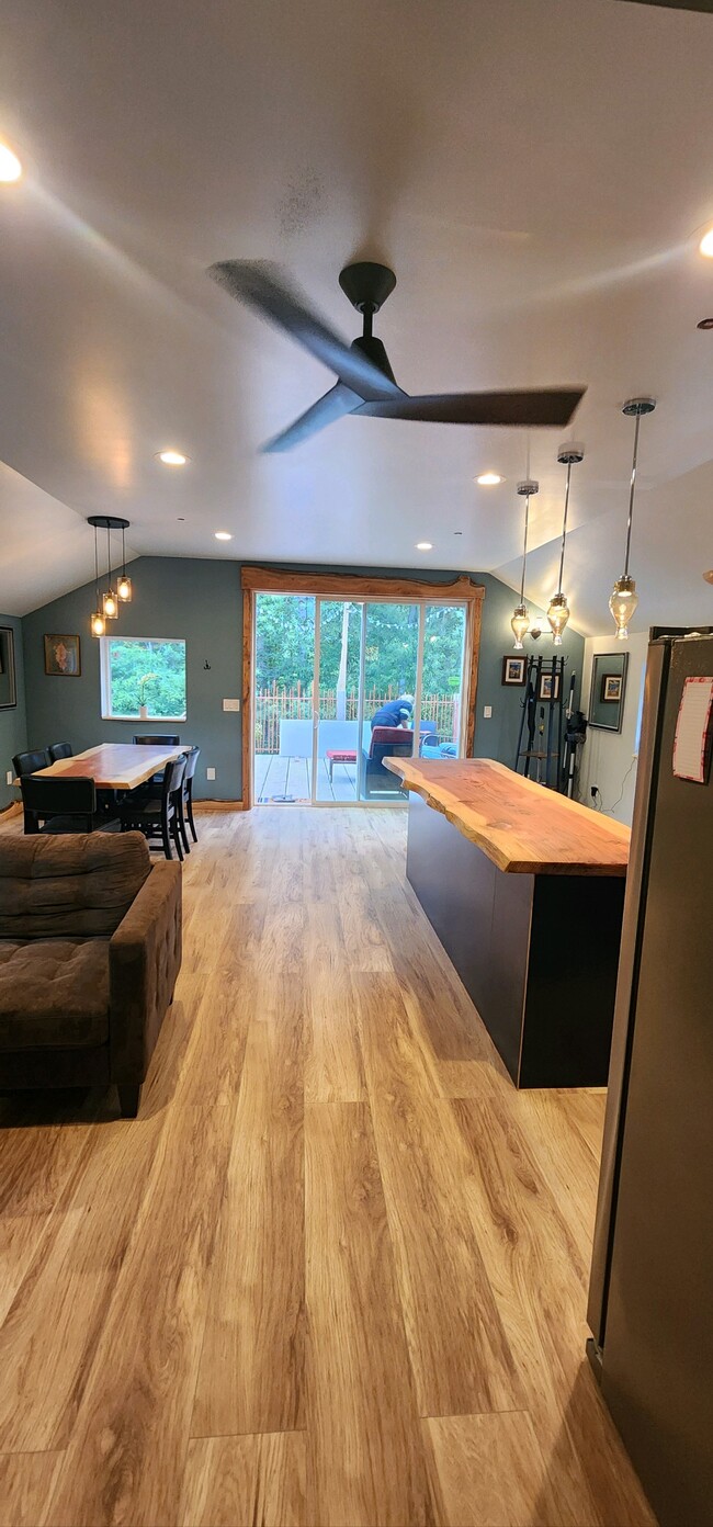 2201 Hundley Rd, Unit Barn Cabin in Cle Elum, WA - Building Photo - Building Photo