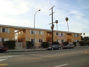 7509-7521 Broadway in Los Angeles, CA - Building Photo - Building Photo