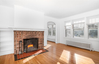 108 Ardmore Rd in West Hartford, CT - Building Photo - Building Photo
