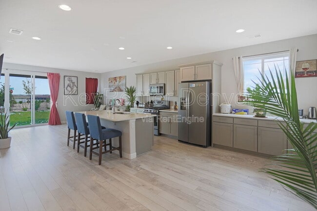270 S Langdale Ct in Aurora, CO - Building Photo - Building Photo