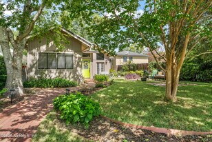 3661 Valencia Rd in Jacksonville, FL - Building Photo
