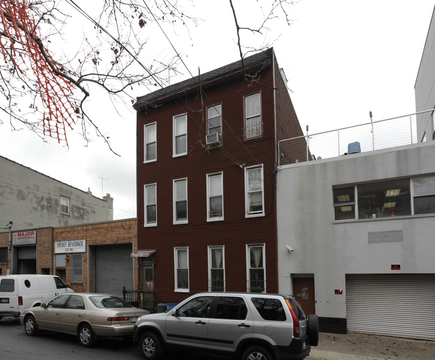 5-14 50th Ave in Long Island City, NY - Building Photo