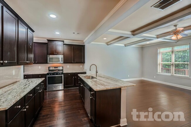 616 Luckett Ct in Smyrna, GA - Foto de edificio - Building Photo