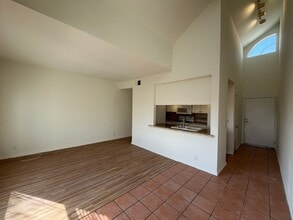 10706 Victory Blvd in Los Angeles, CA - Building Photo - Building Photo