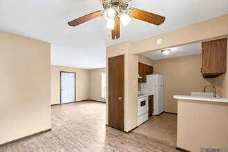 2100 College Dr, Unit 128 in Baton Rouge, LA - Building Photo - Building Photo