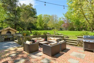 287 Gibbs Ave in Newport, RI - Building Photo - Building Photo