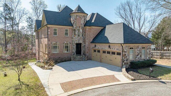 property at 7611 Regency Cir