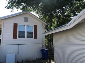 511 W Commerce St in Brownwood, TX - Building Photo