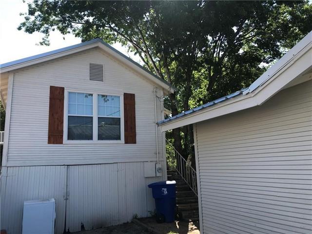 property at 511 W Commerce St