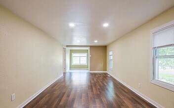 161 E Barney Ave in Muskegon Heights, MI - Foto de edificio - Building Photo