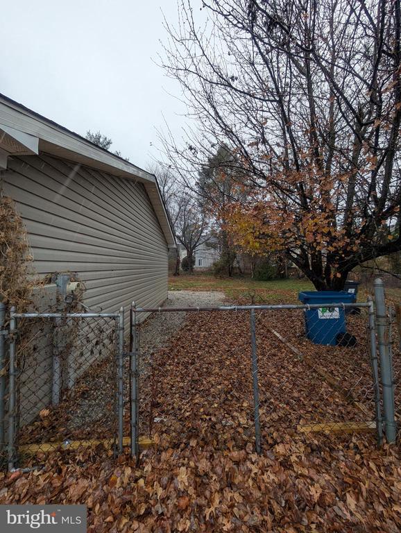 property at 2 Hawkesbury Ct