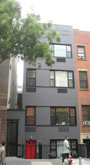 306 W 22nd St in New York, NY - Building Photo