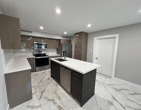15011 Coconut Ct in Miami Lakes, FL - Building Photo - Building Photo