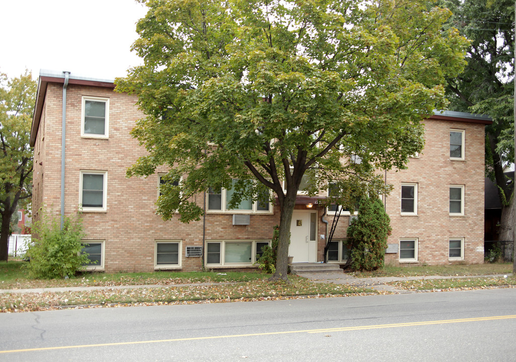 1501 7th St W in St. Paul, MN - Building Photo