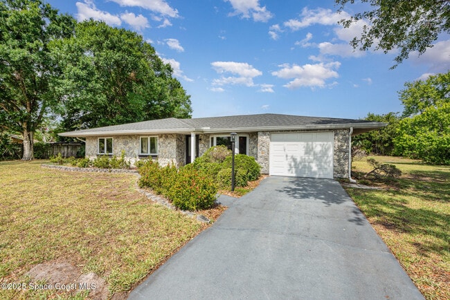 1241 Riviera Dr NE