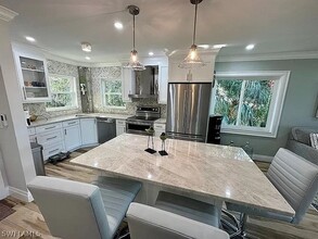 201 Quail Forest Blvd in Naples, FL - Building Photo - Building Photo