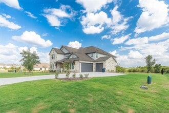 301 Northcrest Dr, Unit B in Liberty Hill, TX - Building Photo - Building Photo