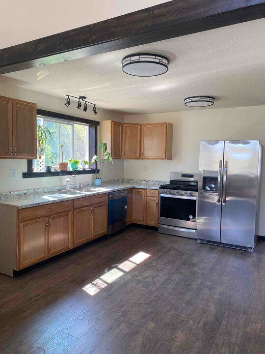 38 Picnic Gulch Rd in Jefferson City, MT - Foto de edificio