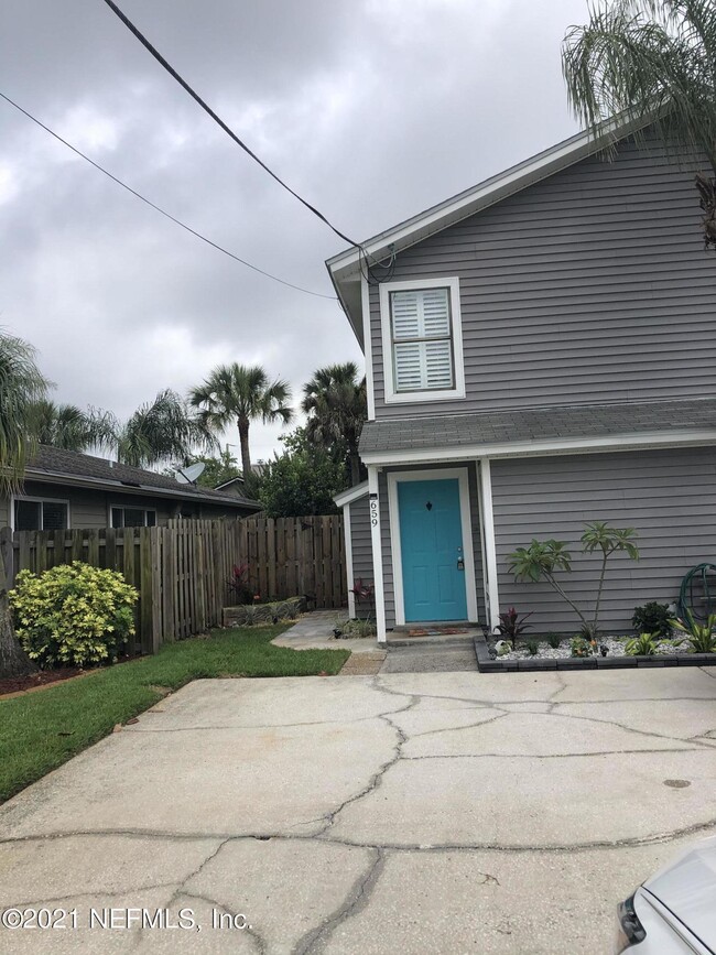 659 Lower 8th Ave S