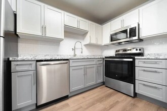 Lantera Apartments in Seattle, WA - Building Photo - Building Photo