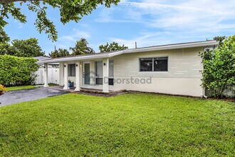 241 NE 48th Ct in Fort Lauderdale, FL - Foto de edificio - Building Photo
