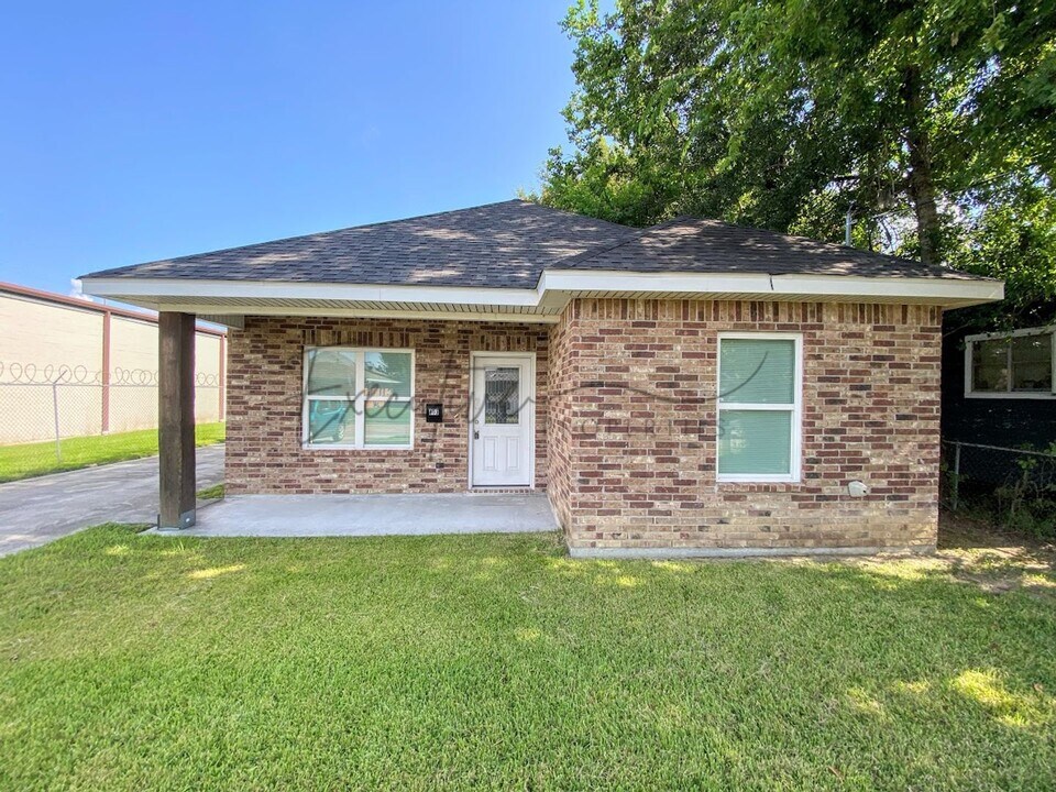 803 Fall St in Lake Charles, LA - Building Photo