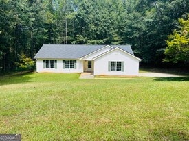 315 Hayward Bishop Way in Senoia, GA - Building Photo