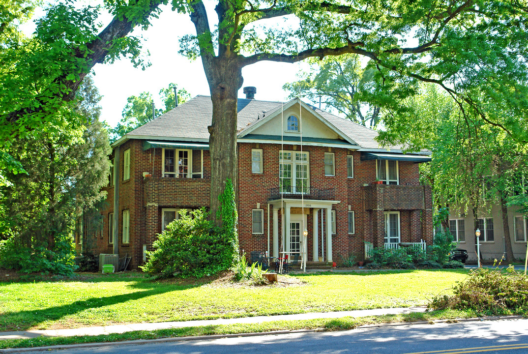 2108 E 7th St in Charlotte, NC - Building Photo