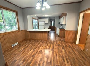 2332 3rd St, Unit 2332 Lower Unit in Eau Claire, WI - Foto de edificio - Building Photo